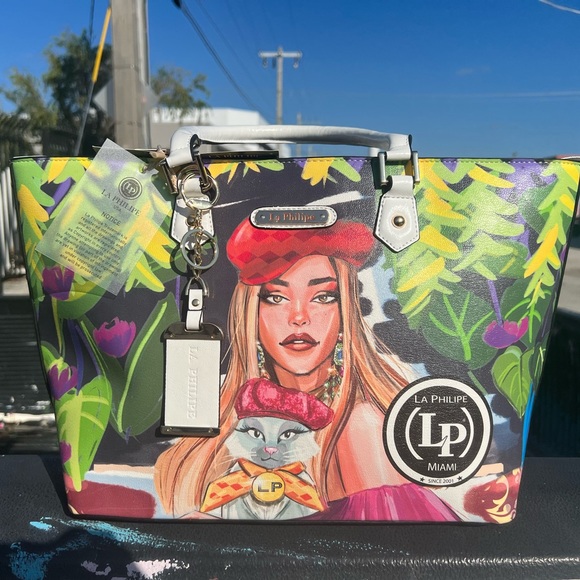 La Philipe purse studs made in Miami new with tag and keychain bag cat - Picture 6 of 8